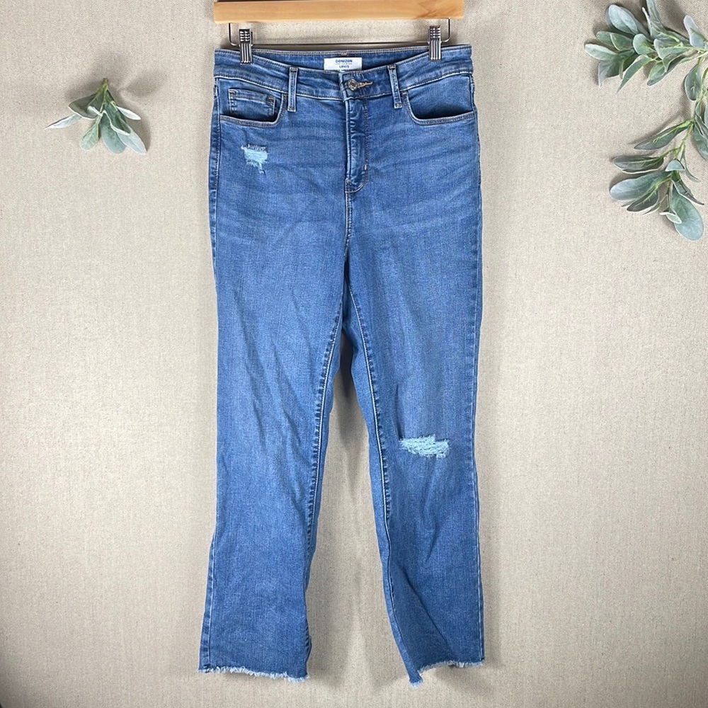 Levi’s > Medium Wash Distressed High Rise Ankle Straight 27